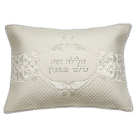 כרית הסבה מהודרת דמוי עור עם רקמה ואותיות בולטות כסף 50X72 ס