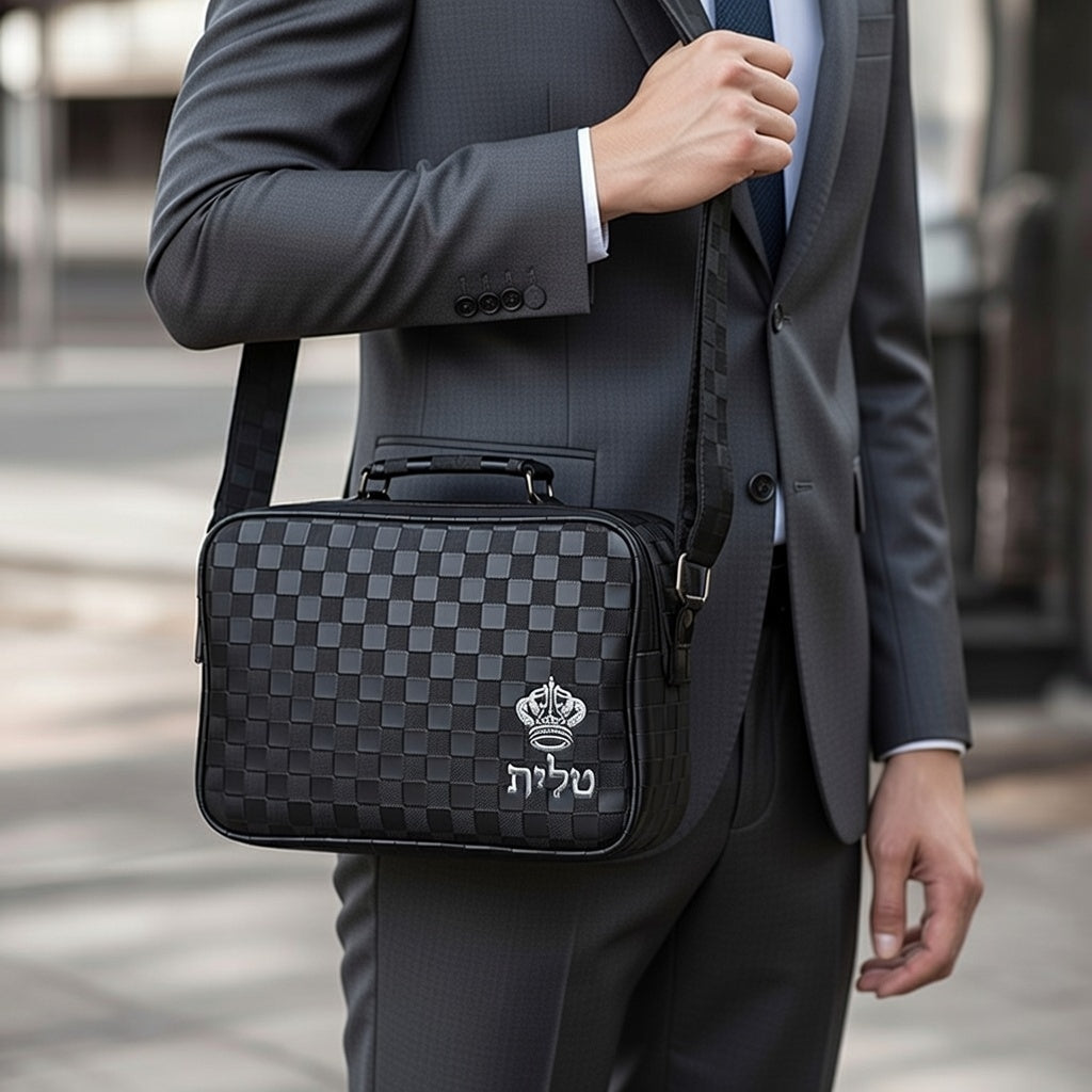 תיק טלית קטן גוון שחור פיו מפואר אותיות בולטות "כתר" 23X36 ס"מ