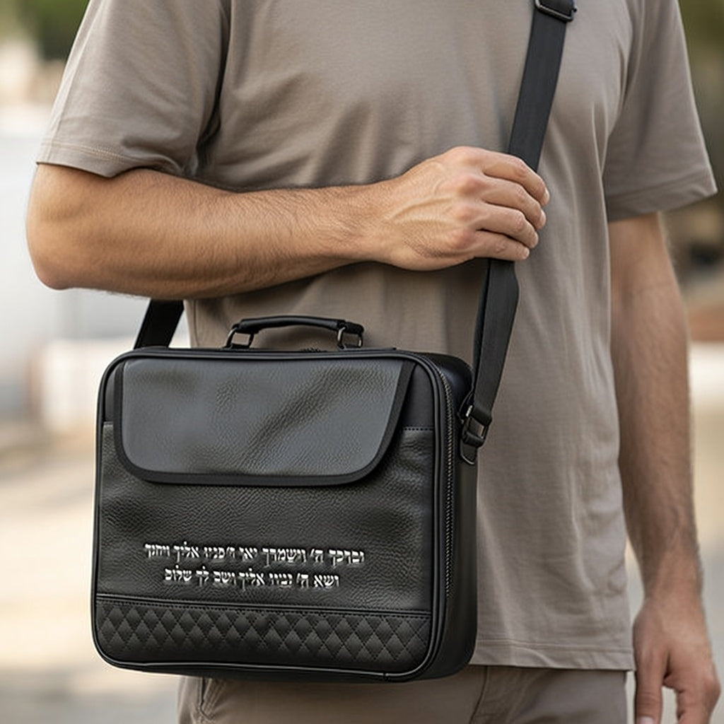 תיק טלית גדול גוון שחור פיו מפואר אותיות בולטות "יברכך״